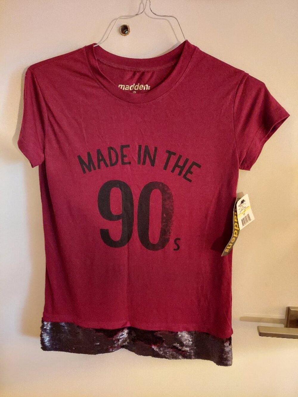 Madden NYC, size XS, burgundy pullover, Sequined bottom trim, short sleeves